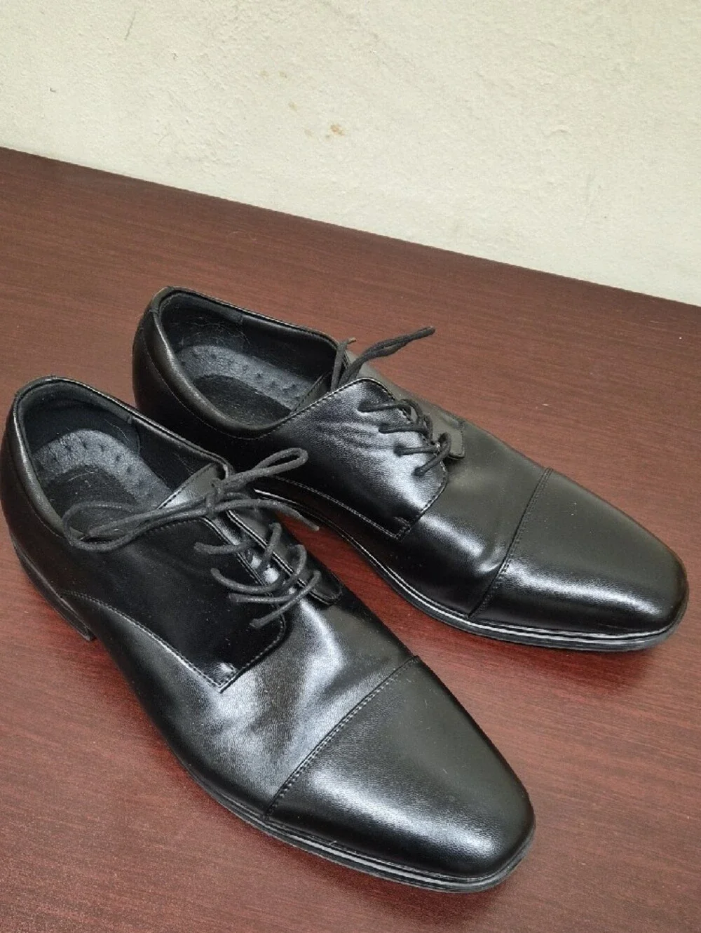 Van Heusen Black Men’s Cap-Toe Derby Dress Shoes Size 11.5